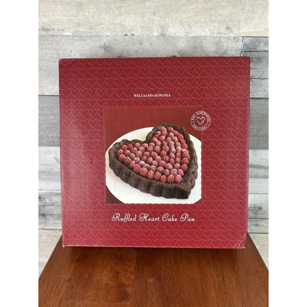 Williams Sonoma Ruffled Heart Cake Pan New in Box